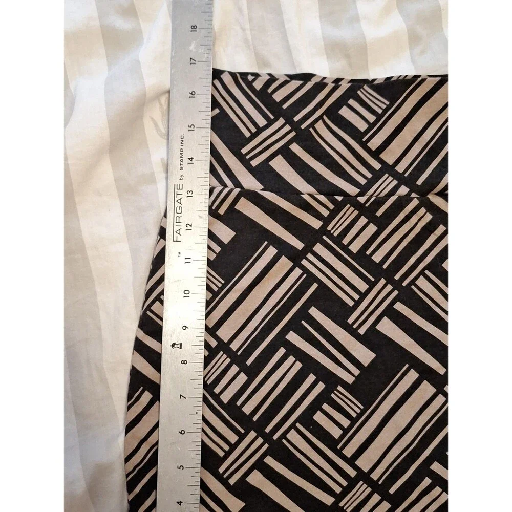 Forever 21 Black and Tan Geometric high waist mini-Skirt